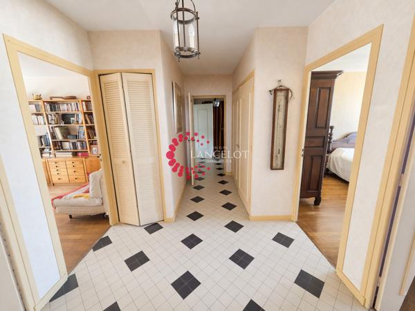 Appartement 6 P de 115 m² avec cave, garage et parking privatif
