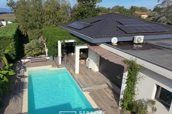 Villa plain-pied contemporaine avec piscine à Montélier