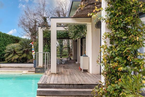 Villa plain-pied contemporaine avec piscine à Montélier