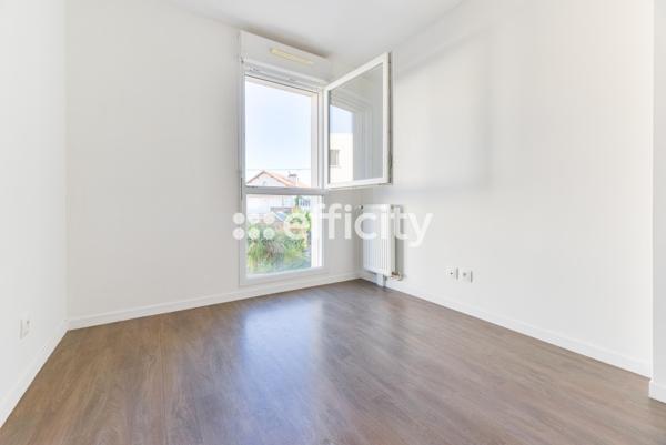Appartement
         3 pièces
        - 63 m² Exclusivité 169 000 € *