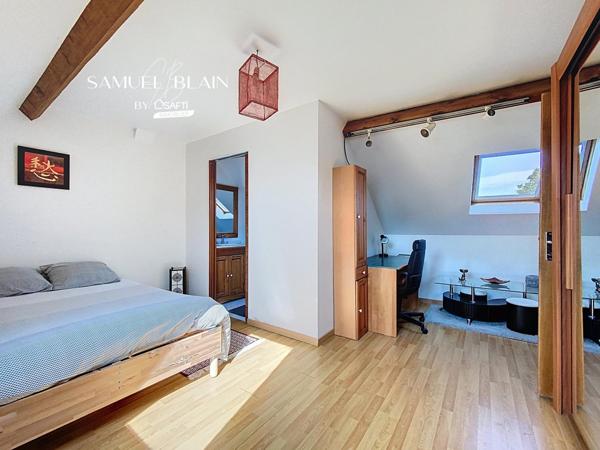 Charme de l'ancien, confort, calme, commerces.