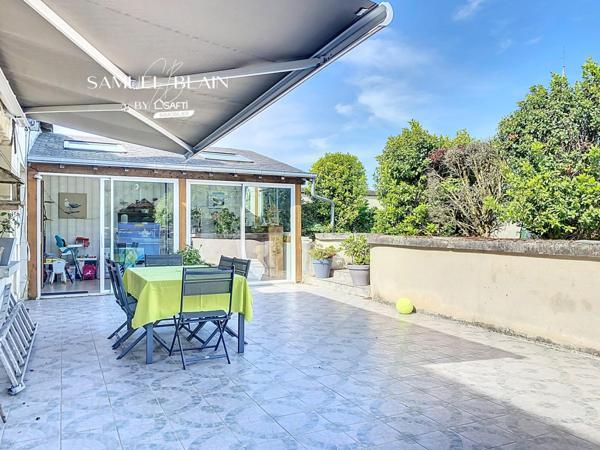 Charme de l'ancien, confort, calme, commerces.