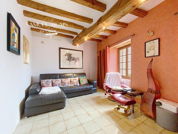 Charme de l'ancien, confort, calme, commerces.