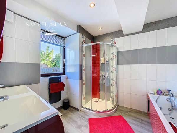 Charme de l'ancien, confort, calme, commerces.