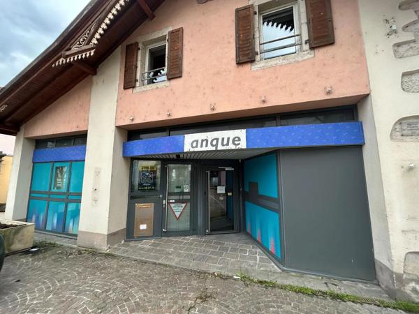 Local commercial à louer 219m² Delle (90100)