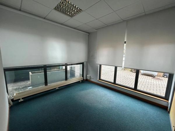 Local commercial à louer 219m² Delle (90100)