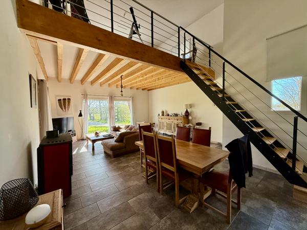 Maison de plain-pied de 165m2 sur un terrain de 1500m2 à 5 minutes des commerces dans un quartier calme à Villeneuve-sur-Lot. Vous cherchez une maison avec aucun travaux à Villeneuve sur lot avec 4 chambres et une belle pièce de vie ? Ne cherchez plus la , Villeneuve sur lot