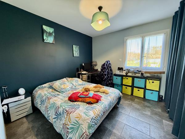 Maison de plain-pied de 165m2 sur un terrain de 1500m2 à 5 minutes des commerces dans un quartier calme à Villeneuve-sur-Lot. Vous cherchez une maison avec aucun travaux à Villeneuve sur lot avec 4 chambres et une belle pièce de vie ? Ne cherchez plus la , Villeneuve sur lot