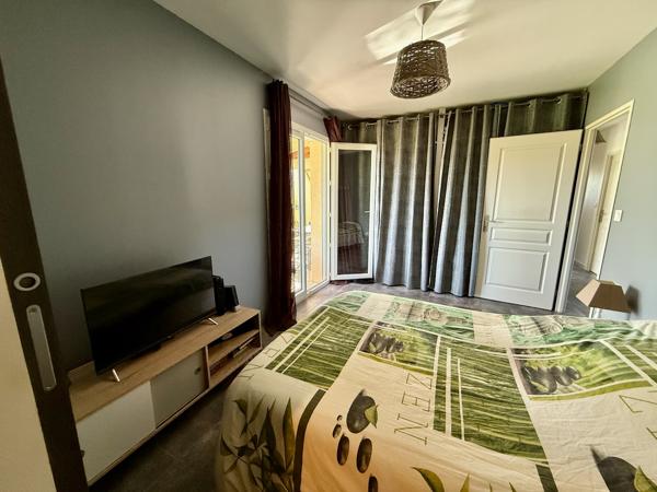 Maison de plain-pied de 165m2 sur un terrain de 1500m2 à 5 minutes des commerces dans un quartier calme à Villeneuve-sur-Lot. Vous cherchez une maison avec aucun travaux à Villeneuve sur lot avec 4 chambres et une belle pièce de vie ? Ne cherchez plus la , Villeneuve sur lot