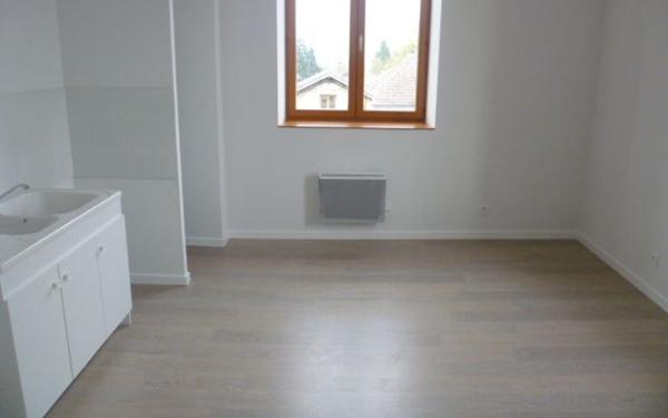 Appartement à louer    2 pièces •  Saint-Siméon-de-Bressieux