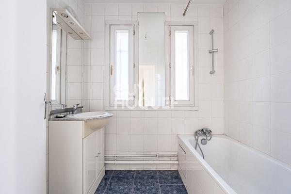 APPARTEMENT 5 PIECES AVEC BOX CAVE ET BALCON