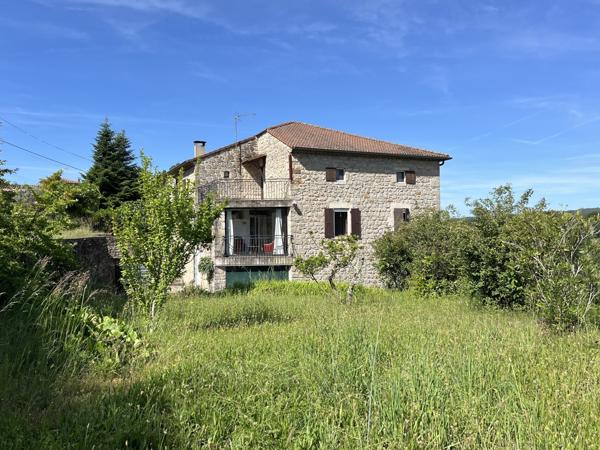 Bâtisse en pierre, fort potentiel