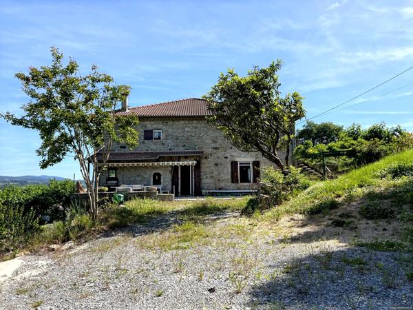 Bâtisse en pierre, fort potentiel