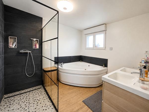 Maison Maison de 145 m2 en plein coeur de la barrière de Bègles 145 m²