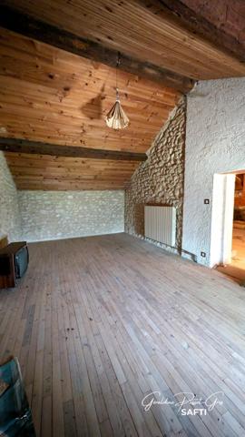 Fort potentiel pour cette maison en pierres