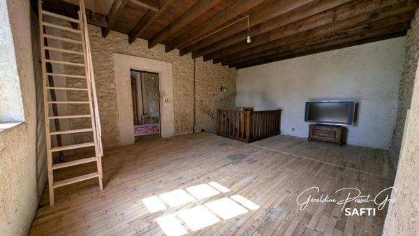 Fort potentiel pour cette maison en pierres