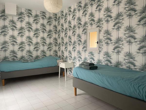 Faucon (84110) Propriété avec chambre d'hôte, gite et piscine dans environnement préservé sur 10 hectares environ.