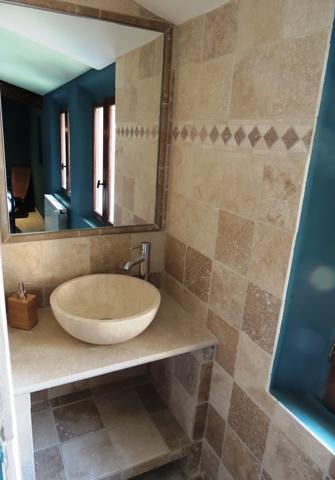 Faucon (84110) Propriété avec chambre d'hôte, gite et piscine dans environnement préservé sur 10 hectares environ.