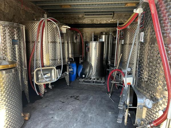 Faucon (84110) Propriété avec chambre d'hôte, gite et piscine dans environnement préservé sur 10 hectares environ.