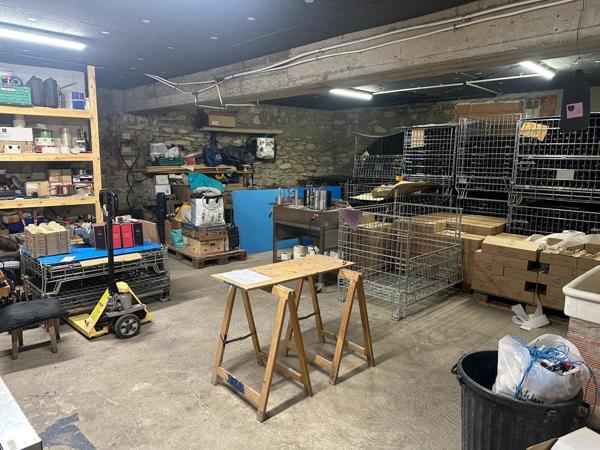 Faucon (84110) Propriété avec chambre d'hôte, gite et piscine dans environnement préservé sur 10 hectares environ.