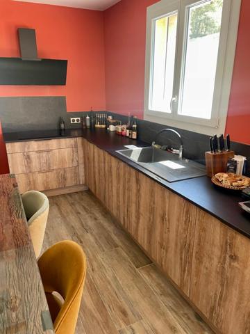 Faucon (84110) Propriété avec chambre d'hôte, gite et piscine dans environnement préservé sur 10 hectares environ.