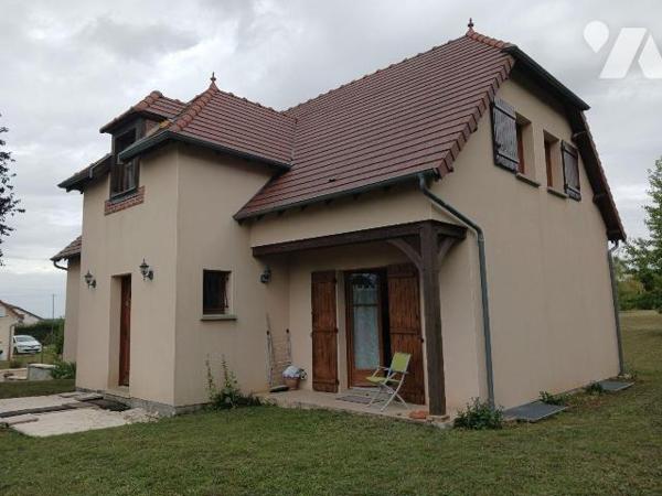 A VENDRE sur la commune de BAR SUR SEINE, Hameau d'AVALLEUR, un pavillon construit courant de l...