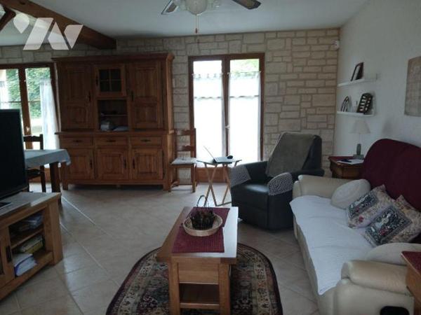 A VENDRE sur la commune de BAR SUR SEINE, Hameau d'AVALLEUR, un pavillon construit courant de l...