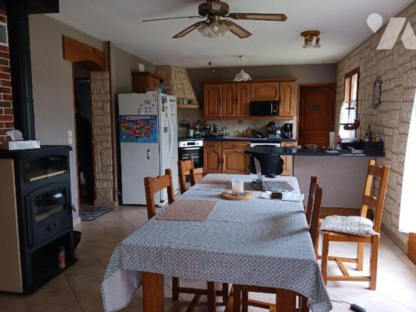 A VENDRE sur la commune de BAR SUR SEINE, Hameau d'AVALLEUR, un pavillon construit courant de l...