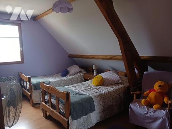 A VENDRE sur la commune de BAR SUR SEINE, Hameau d'AVALLEUR, un pavillon construit courant de l...