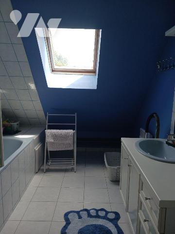 A VENDRE sur la commune de BAR SUR SEINE, Hameau d'AVALLEUR, un pavillon construit courant de l...