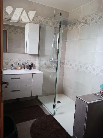 A VENDRE sur la commune de BAR SUR SEINE, Hameau d'AVALLEUR, un pavillon construit courant de l...