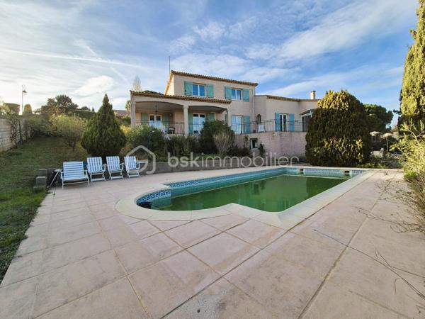 Maison traditionnelle de 235,42 m²