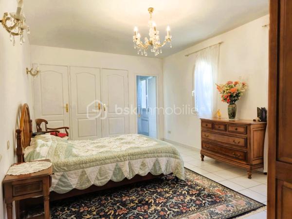 Maison traditionnelle de 235,42 m²