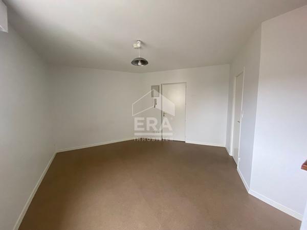 LA ROCHE SUR YON - LES HALLES