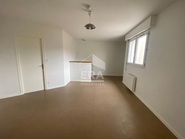 LA ROCHE SUR YON - LES HALLES