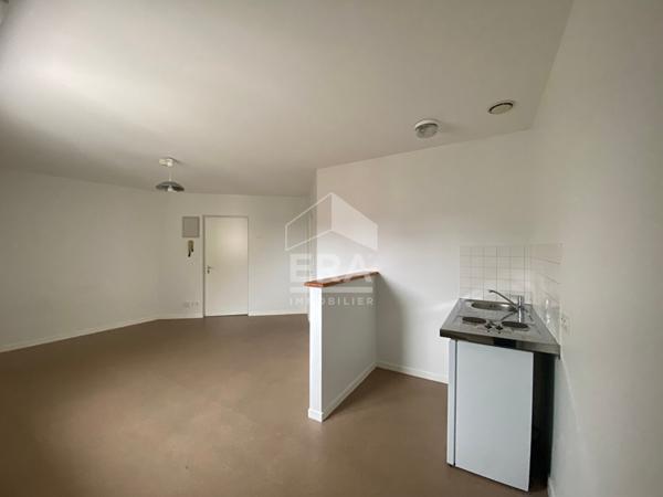 LA ROCHE SUR YON - LES HALLES