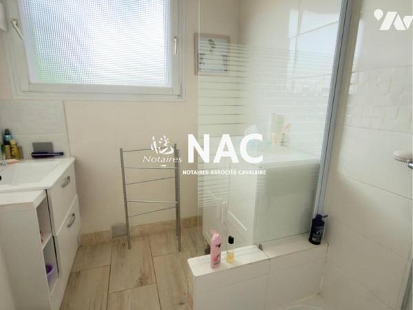 Grand appartement 2 pièces de 55m² habitable en centre-ville de Cavalaire