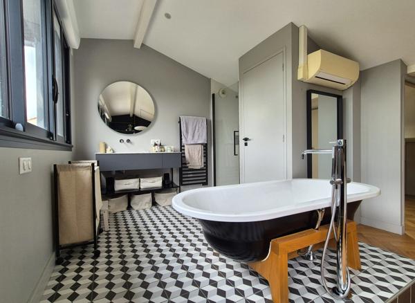 Maison avec patio Bordeaux St Genès