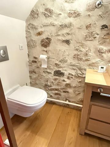 DUN LE PALESTEL SUPERBE GRANGE RENOVEE AVEC GOUT A USAGE PROFESSIONEL ET/ OU D'HABITATION OU DE GARAGE