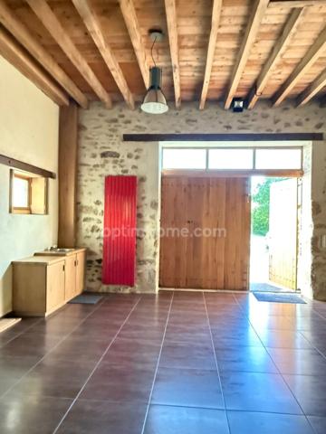 DUN LE PALESTEL SUPERBE GRANGE RENOVEE AVEC GOUT A USAGE PROFESSIONEL ET/ OU D'HABITATION OU DE GARAGE