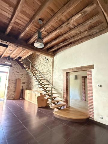 DUN LE PALESTEL SUPERBE GRANGE RENOVEE AVEC GOUT A USAGE PROFESSIONEL ET/ OU D'HABITATION OU DE GARAGE