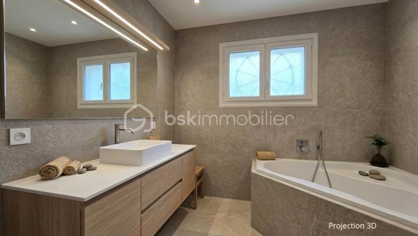 Sur les hauteurs de Pont-Saint-Esprit (30130), dans un environnement privilégié au cœur de la nature, venez découvrir cette belle villa de plain-pied avec piscine et suite parentale, implantée sur un terrain de 4 023 m².

Atout rare : ce bien offre la possibilité de détacher et de revendre une ou deux parcelles constructibles, représentant un potentiel de valorisation intéressant.

La maison se compose ainsi :
- Une belle entrée
- Un vaste salon/séjour donnant sur une terrasse
- Une cuisine
- Une salle à manger
- Trois belles chambres, dont une superbe suite parentale de 29,31 m² avec dressing et salle d'eau privative
- Une salle de bains avec baignoire et WC
- Un WC indépendant
- Une buanderie

À l'extérieur, vous profiterez d'un cadre de vie agréable avec :
- Une piscine de 8 x 4 mètres
- Une grande terrasse
- Un boulodrome
- Un WC extérieur avec lave-mains
- Une dépendance/atelier d'environ 20 m²

Les prestations : Portail électrique, cave, menuiseries aluminium double vitrage avec moustiquaires, climatisation réversible dans l'ensemble des pièces, chauffage au sol alimenté par une chaudière électrique, poêle à bois récent et fibre. 
La maison bénéficie d'excellentes performances énergétiques avec un DPE classé B. 
Possibilité de garer plusieurs véhicules et camping-car sur la propriété. 
Un bien rare alliant confort, calme, espace et potentiel foncier, à découvrir sans tarder.
Pour plus d'informations et demande de visite, n'hésitez pas à contacter Colline RIGAUT au O7 69 77 44 19