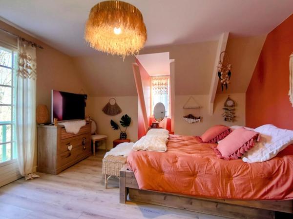 Belle périgourdine de charme avec chambres d'hôtes et piscine chauffée sur 1 hectare de terrain