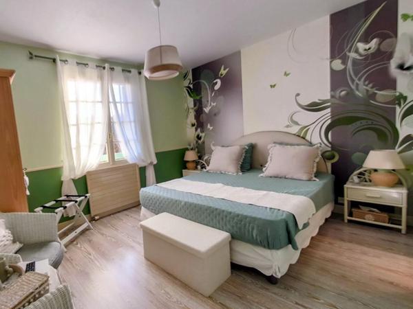 Belle périgourdine de charme avec chambres d'hôtes et piscine chauffée sur 1 hectare de terrain