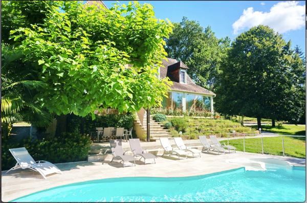 Belle périgourdine de charme avec chambres d'hôtes et piscine chauffée sur 1 hectare de terrain