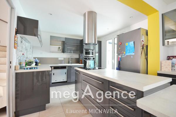 Maison à VILLENEUVE-LES-BEZIERS, 34420 - 5 pièces 120m²