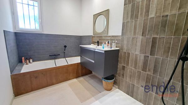 VILLECROZE VILLA NEUVE PLAIN PIED 3 CHS AU CALME
