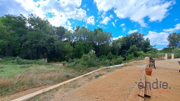 VILLECROZE VILLA NEUVE PLAIN PIED 3 CHS AU CALME