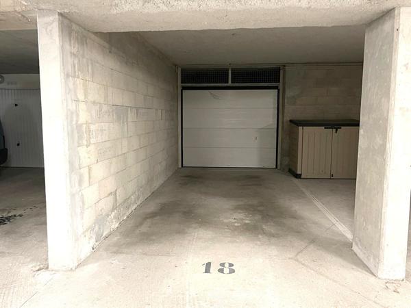 Appartement 2 pièces 44 m2 avec jardin + box + parking + cave en rdc