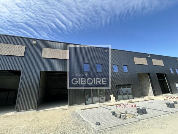 Local d'activites 200 m² à vendre LA MEZIERE (réf : 35.6870)
